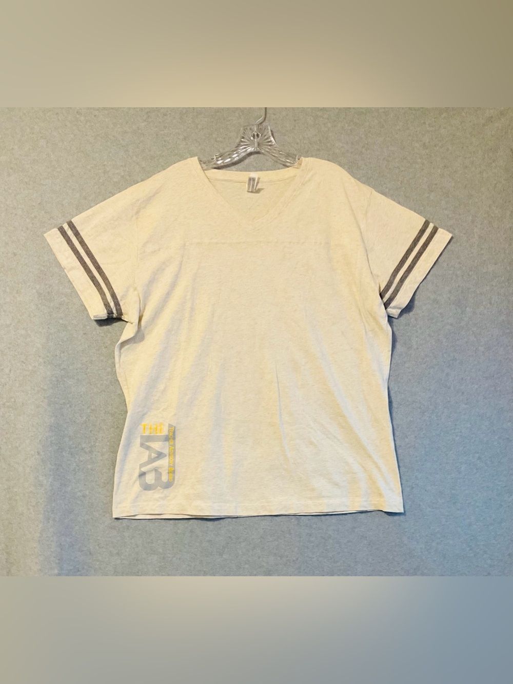 L.a.t. apparel V-Neck Athletic Tee in Light Cream with Sleeve Stripes Sz 2 X